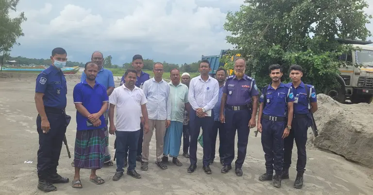 বালুমহালে অভিযান